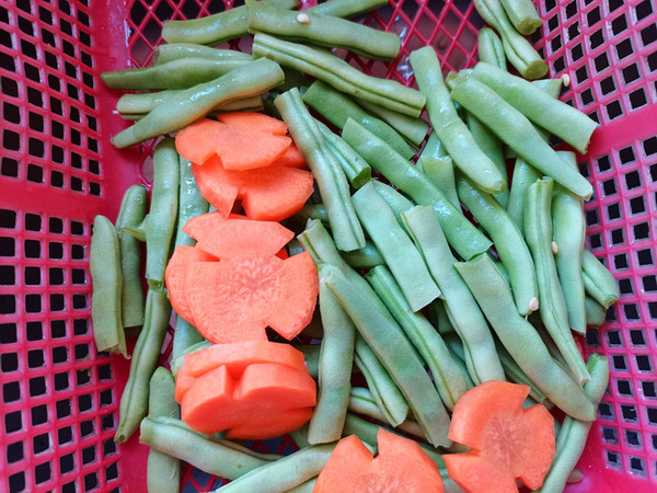 Different Dried and Stir-fried Green Beans recipe