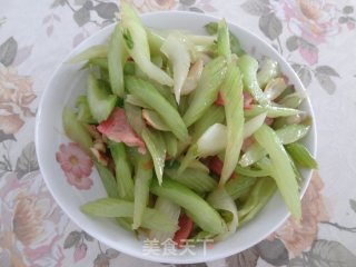 Stir-fried Bacon with Celery and Lily recipe
