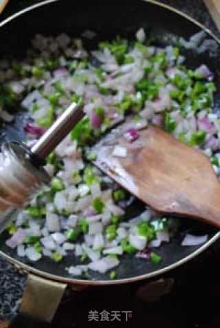 A New Way to Eat "bad" Eggs-green Pepper, Onion and Tiger Preserved Eggs recipe