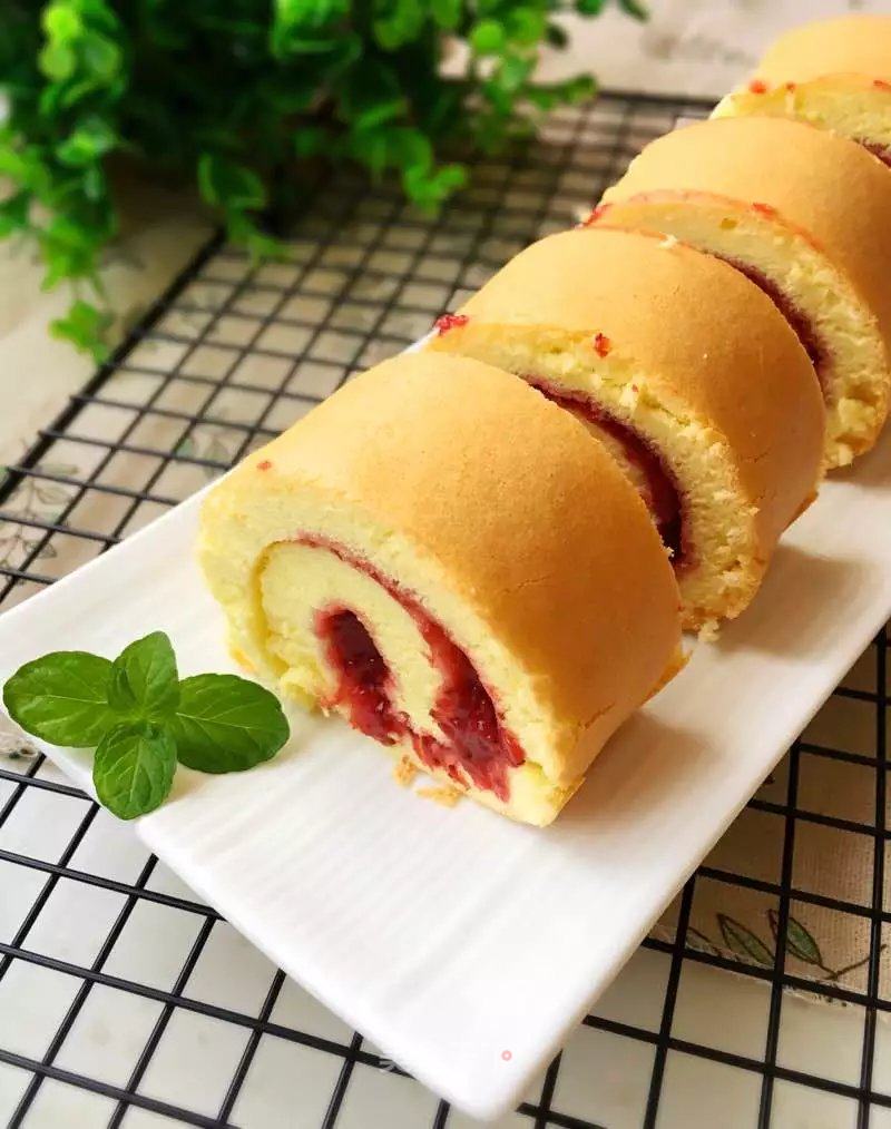 Strawberry Jam Roll Cake recipe