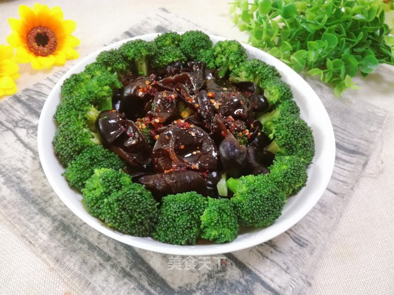 Broccoli with Fungus recipe