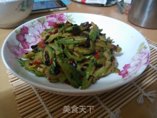 Stir-fried Bitter Gourd with Chopped Pepper and Black Bean Sauce recipe