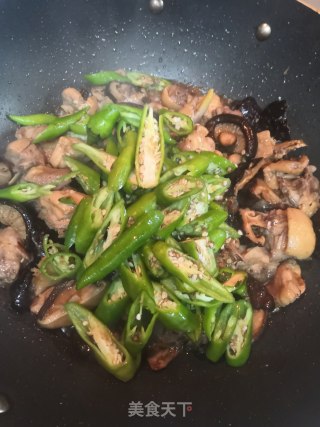 Stir-fried Stir-fried Chicken with Pepper and Mushroom recipe