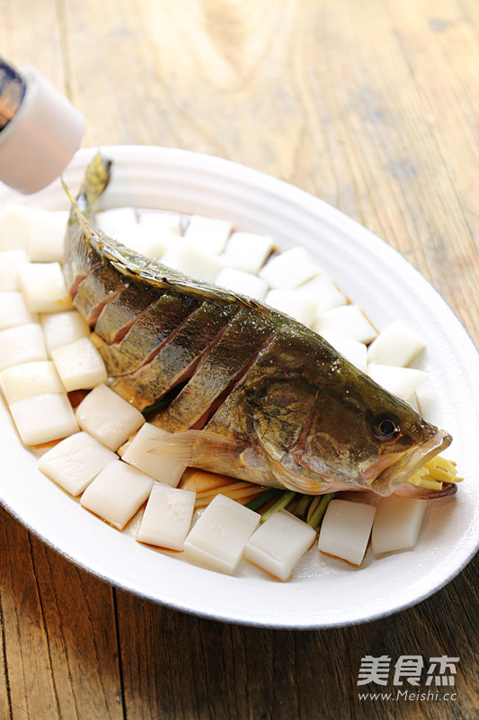 Steamed Mandarin Fish with Rice Cake recipe