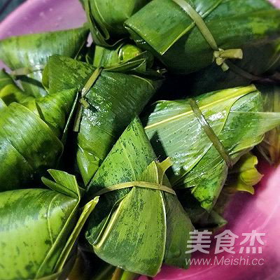 Colored Rice, Peanuts and Mushroom Dumplings recipe