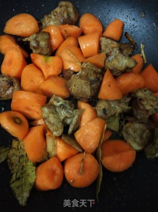 Braised Pork Ribs with Carrots recipe