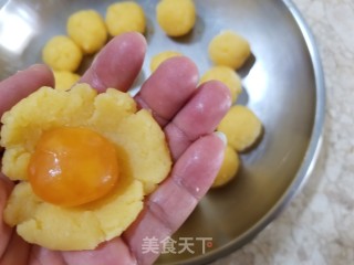 Single Yellow Meringue Moon Cake recipe