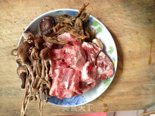 Stewed Mushroom Soup with Dried Razor Clams recipe