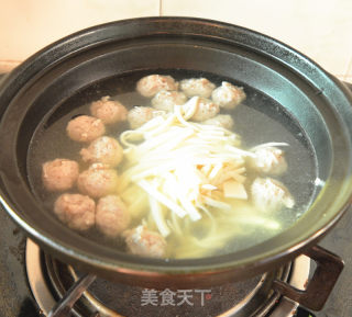 Meatballs Tofu Shredded Lettuce Soup recipe