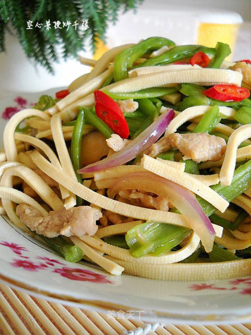 Stir-fried Shredded Pork with Water Spinach recipe