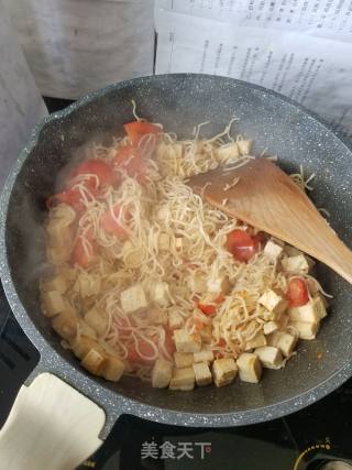 Stir-fried Noodles with Tofu and Egg in Tomato Sauce recipe