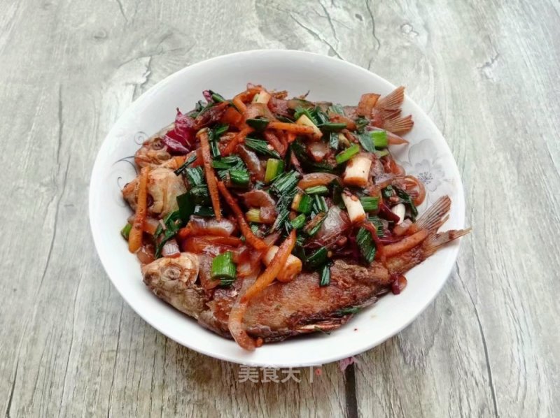 Braised Crucian Carp with Onion recipe