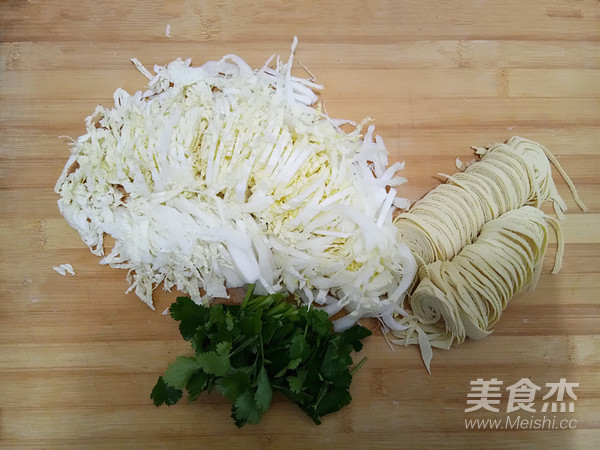 Cabbage Heart Mixed with Tofu Shreds recipe
