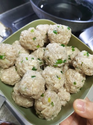 Summer Light and Nutritious Tofu Meatball Soup recipe