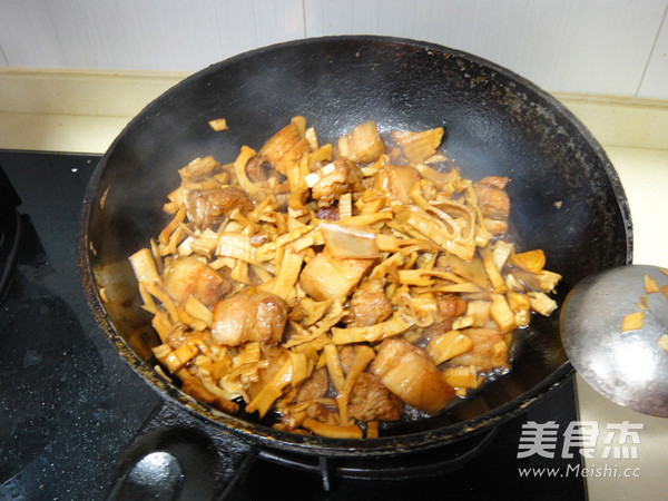 Braised Pork Belly and Dried Bamboo Shoots recipe