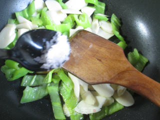 Stir-fried Bamboo Shoots with Green Pepper recipe