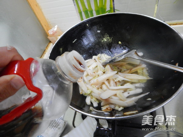 Sauce-flavored Cabbage Root Fried Lotus Root recipe