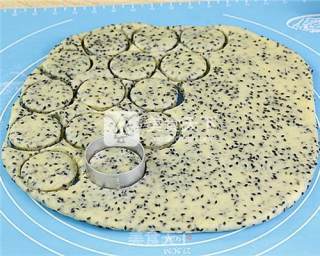 How to Make Salty Black Sesame Muffins recipe