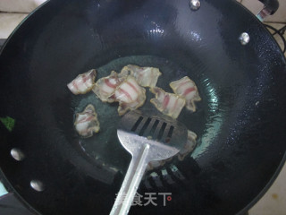 Stir-fried Bacon with Artemisia Quinoa recipe