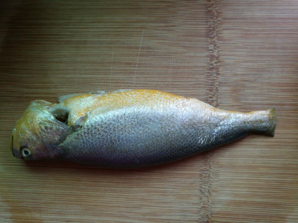 Dry Fried Large Yellow Croaker recipe