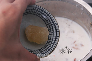 Milk Stewed Peach Gum for Beauty and Beauty recipe