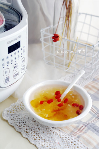 Peach Gum Rice Wine and White Fungus Soup recipe