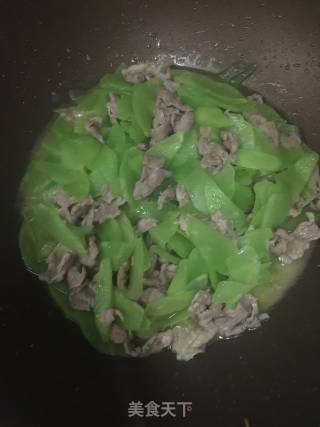 Stir-fried Pork with Lettuce recipe