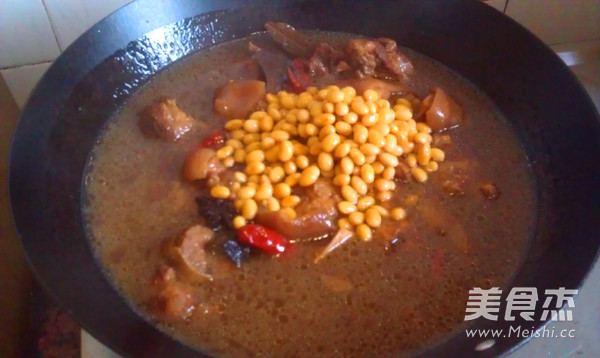 Braised Pork Trotters with Soybeans recipe