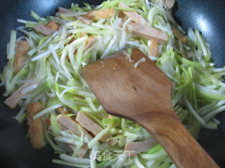 Sweet Not Spicy Stir-fried Leek Sprouts recipe