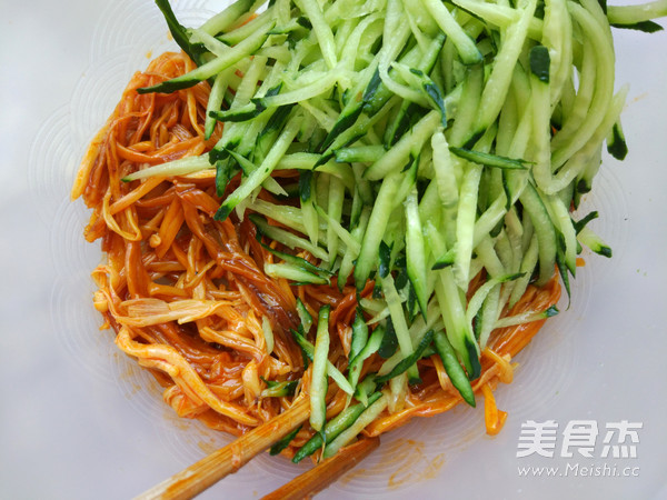 Cucumber with Enoki Mushroom recipe