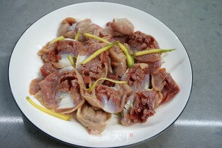 Stir-fried Chicken Gizzards with Cilantro recipe