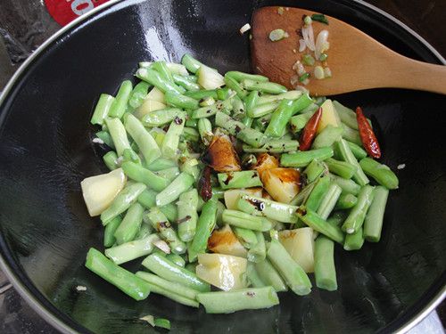 Braised Noodles with Homemade Beans recipe