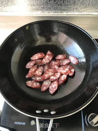 Stir-fried Sausage with Green Garlic recipe