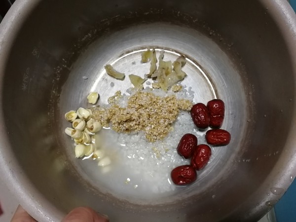 Oatmeal Porridge with Red Dates, Lotus Seeds and Lily recipe