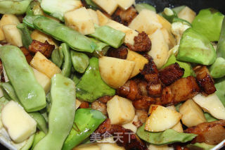 Braised Pork and Vegetable Stew in A Large Pot recipe