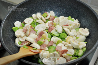 Fava Bean and Mushroom Stir-fried Bacon, A Delicacy Not to be Missed in The Broad Bean Season recipe