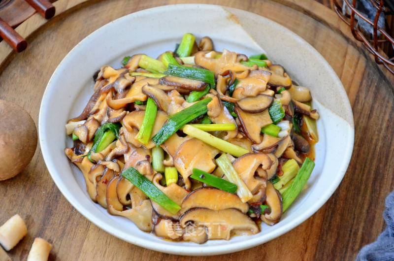 Stir-fried Shiitake Mushrooms with Garlic recipe