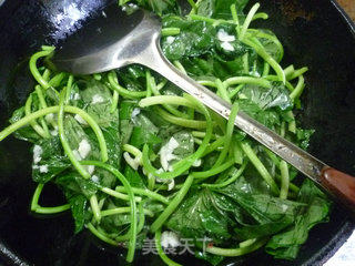 Stir-fried Sweet Potato Vine with Minced Garlic recipe