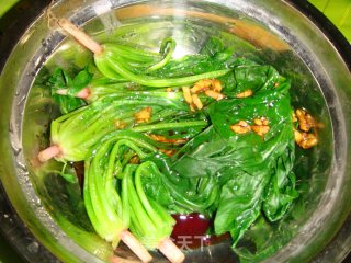 Spinach Rolls with Ginger Sauce recipe