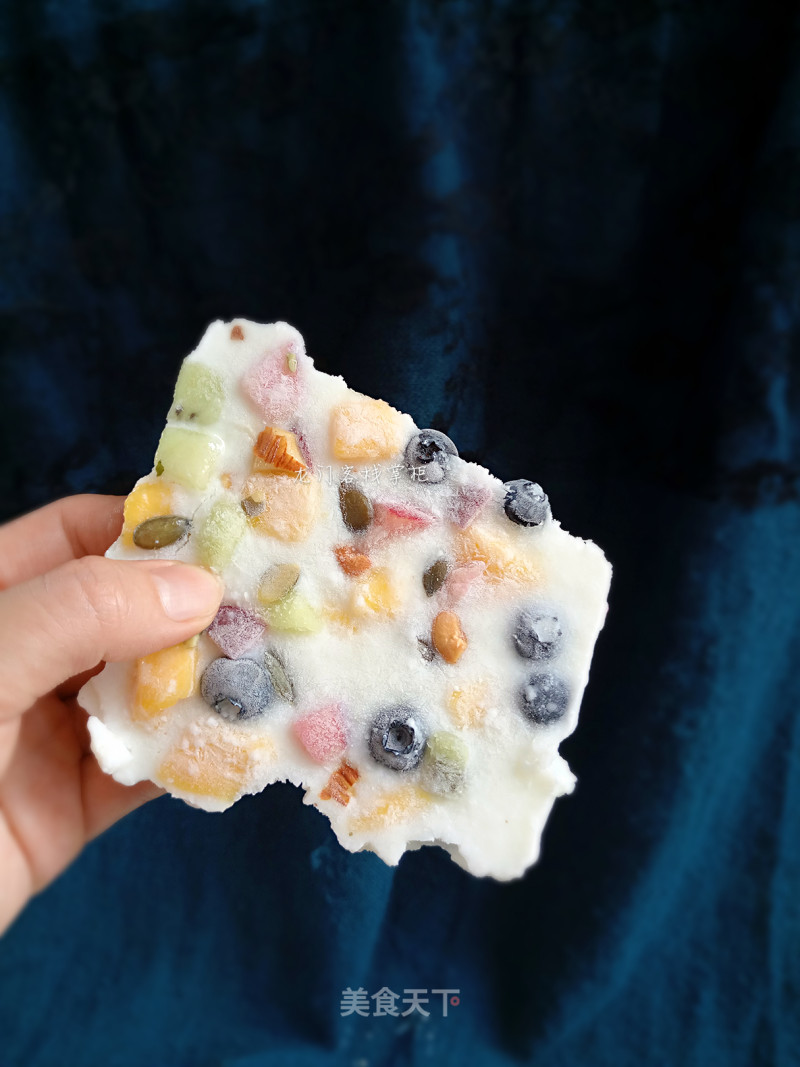 Summer's Coolness-yogurt and Fruit Crispy Jelly