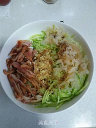 Pork Ears Jellyfish and Cucumber Shreds in Cold Dressing recipe