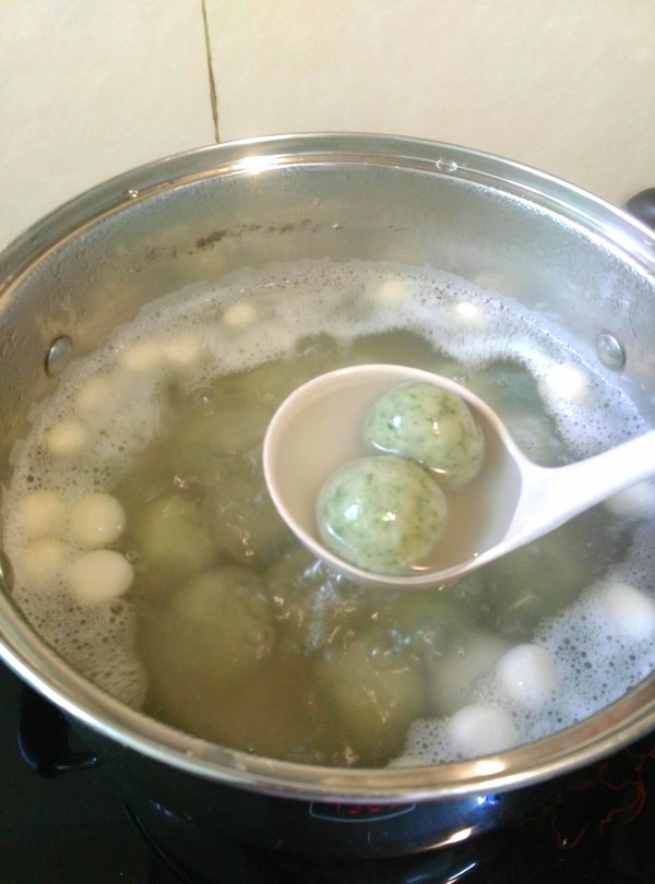 Salty Glutinous Rice Balls with Chinese Mugwort Leaves recipe