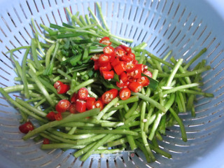 Stir-fried Bacon with Artemisia Quinoa recipe