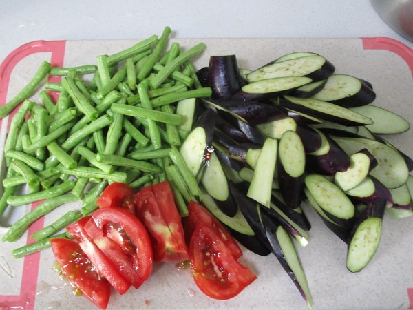 Stir-fried Cowpea with Eggplant and Tomato recipe