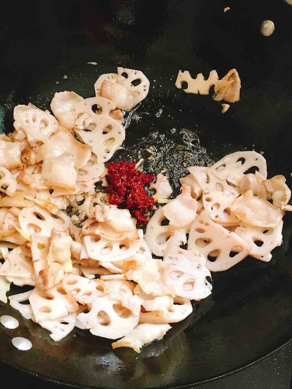 Fried Lotus Root Sliced Pork recipe