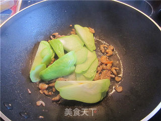 Stir-fried Gassho Melon with Dried Shrimp recipe