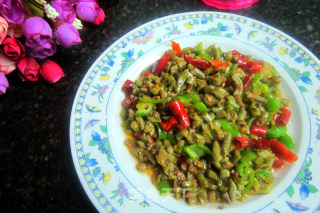 Stir-fried Capers with Double Peppers-served with Noodles and Porridge recipe