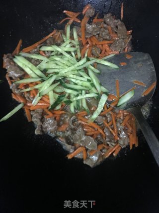 Stir-fried Beef with Carrots and Cucumber recipe