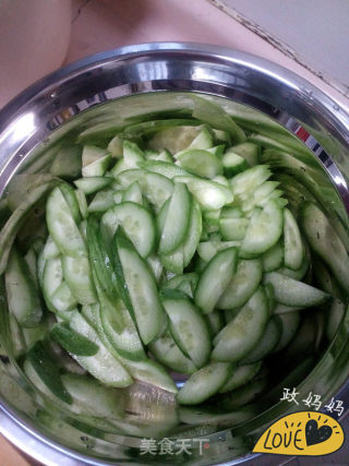 Cucumber with Sea Rice recipe