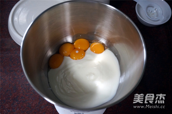 Low-sugar and Oil-free Yogurt Cake recipe
